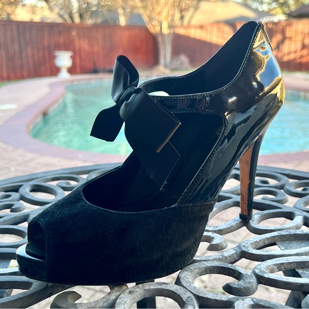 WHBM hottt❤️‍🔥 peep toe patent leather heels